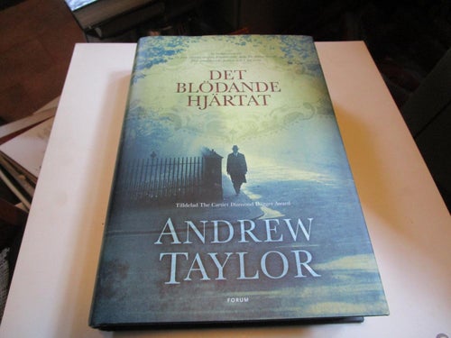 ANDREW TAYLOR - DET BÖDANDE HJÄRTAT - TJOCK INBUNDEN BOK