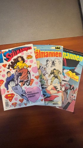 Parti av Stålmannen och Agent X9 tidningar