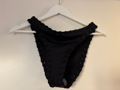 Good American svart bikinitrosa