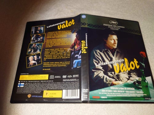 Ljus i skymningen (Laitakaupungin valot), av Aki Kaurismäki