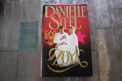 Zoya författare Danielle Steel