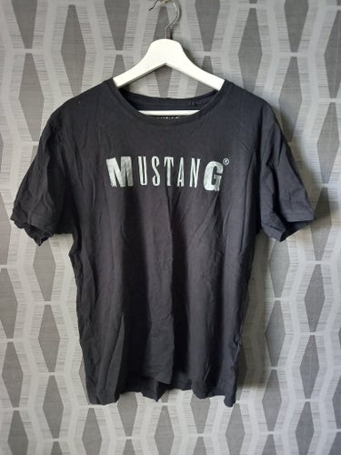 Mustang - Svart t-shirt - Storlek L