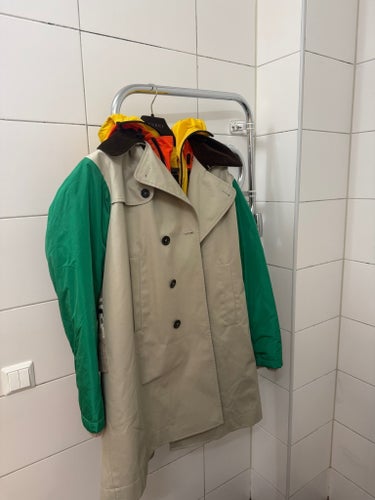 Dsquared2 beige, grön, gul, orange, svart trenchcoat, storlek 48