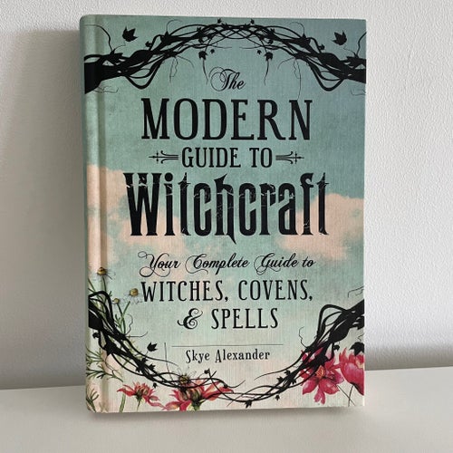 The Modern Guide to Witchcraft av Skye Alexander, Inbunden