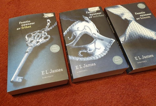 Femtio nyanser x 3 böcker. Erotisk trilogi skriven av E.L. James, fint skick.