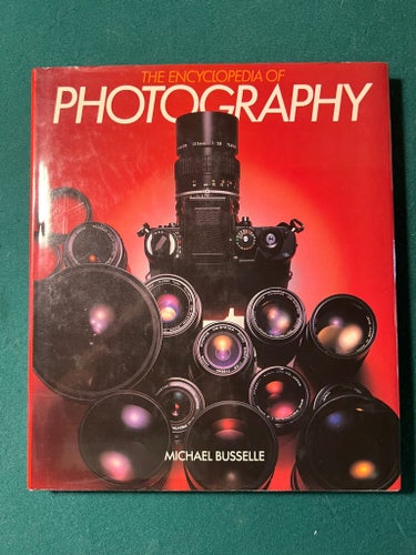 THE ENCYCLOPEDIA OF PHOTOGRAPHY av MICHAEL BUSSELLE