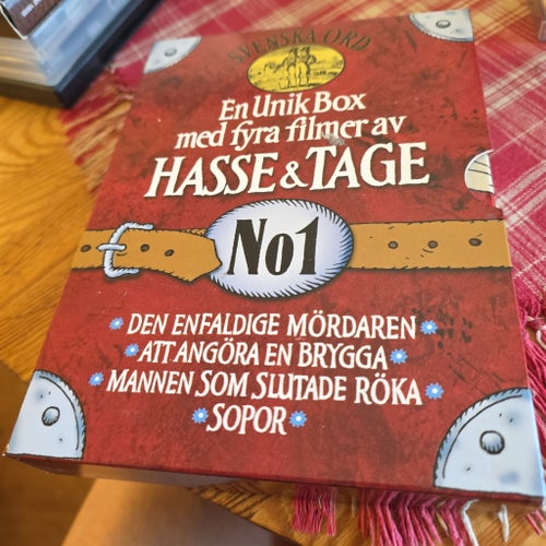 Hasse & Tage No1 - Den enfaldige mördaren, Att göra en brygga, Mannen som