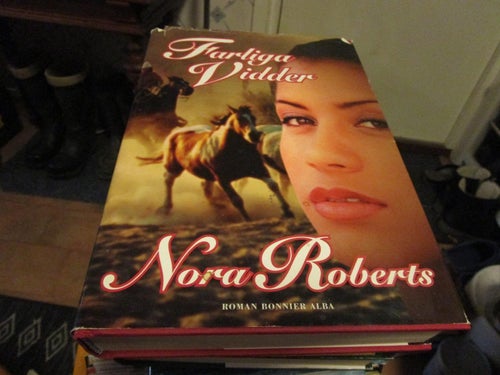NORA ROBERTS - FARLIGA VIDDER - INBUNDEN BOK