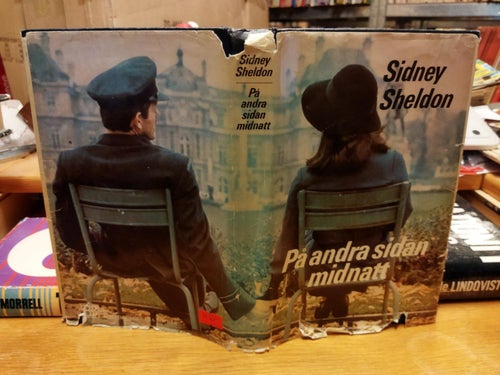 På andra sidan midnatt Sidney Sheldon. Bok. Very Good plus