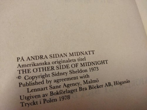 På andra sidan midnatt Sidney Sheldon. Bok. Very Good plus