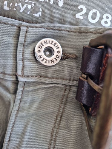 DENIZEN grågröna jeans, storlek 208, 32", M/L.