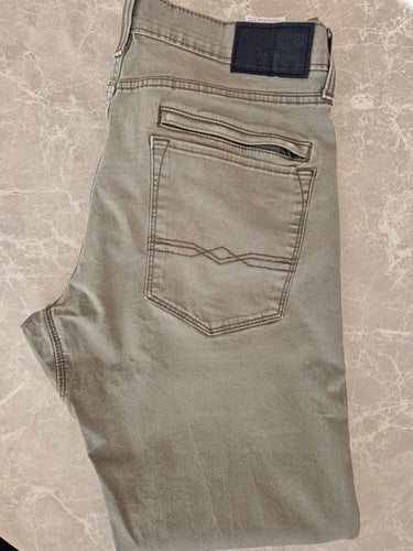 DENIZEN grågröna jeans, storlek 208, 32", M/L.