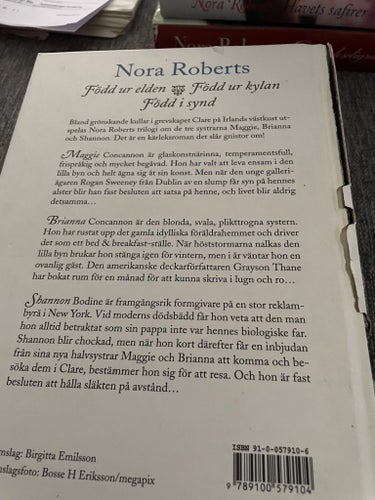 Systrarna i Clare - En romantrilogi av Nora Roberts