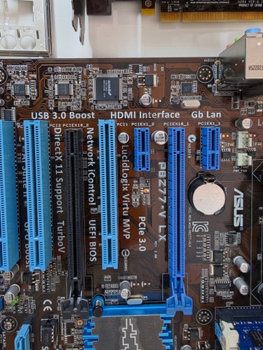 ASUS P8Z77-V LX Moderkort med Intel i7-3770 CPU, 16GB DDR3 RAM och NVIDIA