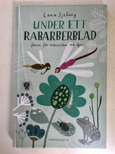 UNDER ETT RABARBERBLAD Lena Sjöberg 2016