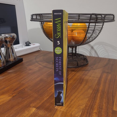 Warriors: Forest of Secrets av Erin Hunter