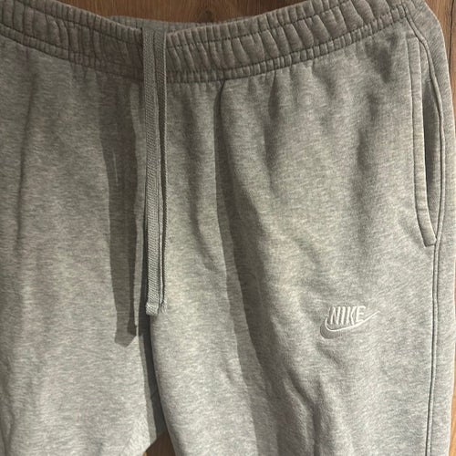 Nike grå mjukisbyxor