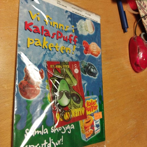 Kalle Anka 2001 nr 39 med extra Alien lykta. inplastad