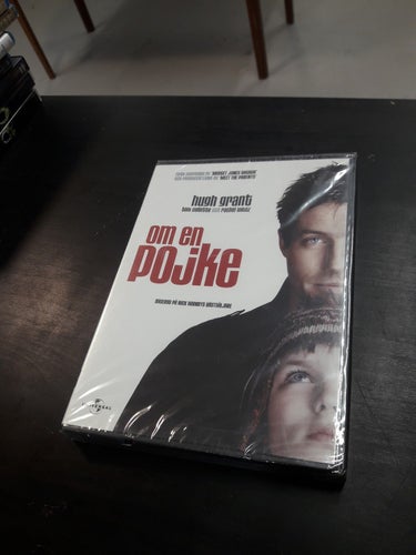 OM EN POJKE. INPLASTAD DVD