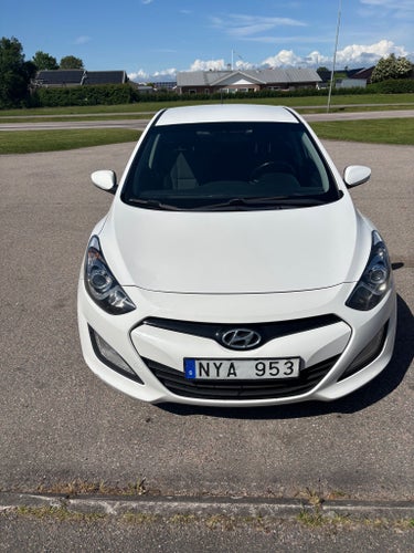 Hyundai i30 5-dörrar 1.6 CRDi ny besiktning