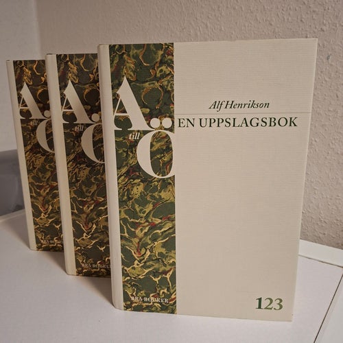 En uppslagsbok : A-Ö (tre volymer, komplett) av Henrikson, Alf
