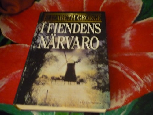 BOK, I FIENDENS NÄRVARO, ELIZABETH GEORGE