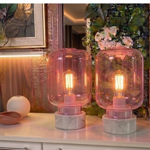 Åhlens Bordslampa i rosa glas och marmor