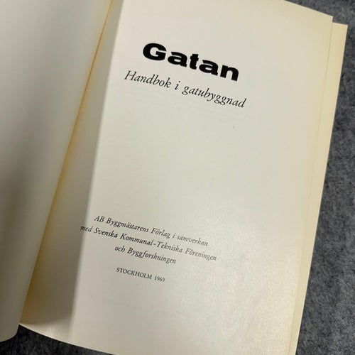 Gatan - Handbok i gatubyggnad