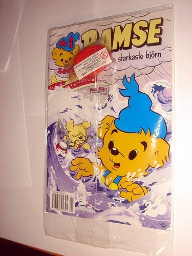 BAMSE I ORIGINAL PLAST med leksak 2002 nr 1 NYCKELBAND