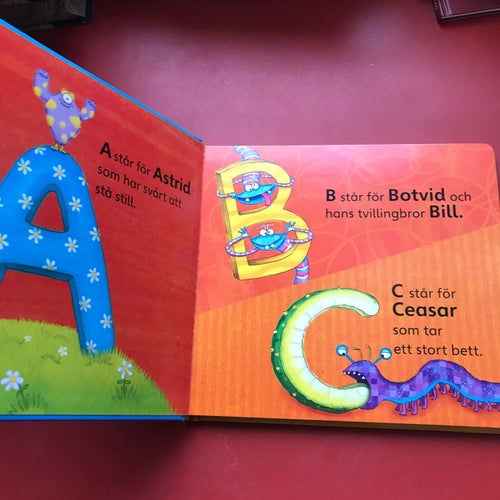 MONSTRENS ABC-BOK Kate Daubney Anna Hermerén 2017
