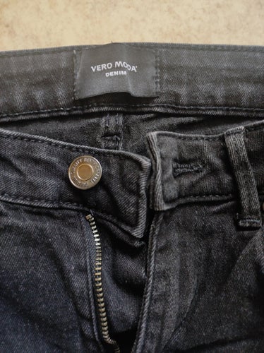 VERO MODA svarta Capri, storlek XS/T