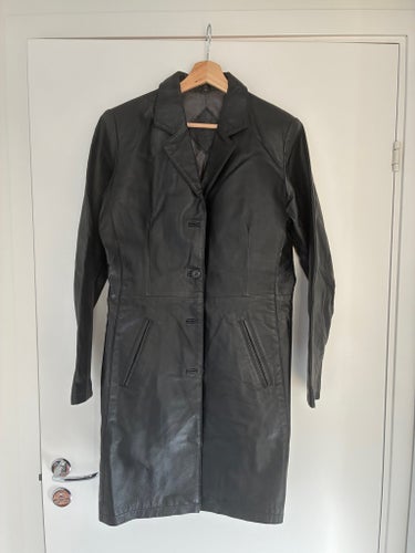 GOLDSTEIN svart kappa, storlek 40