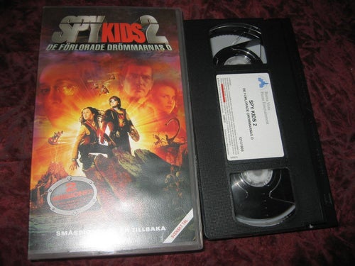 SPY KIDS 2 DE FÖRLORADE DRÖMMARNAS Ö (ANTONIO BANDERAS,STEVE BUSCEMI) VHS SVENSK