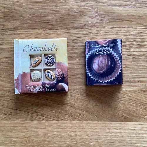 Två små böcker om choklad, med tänkvärda citat och intressanta fakta.
