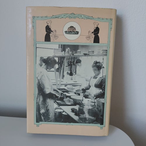 Laura Shapiro Perfection Salad: Women and Cooking at the Turn of the Century