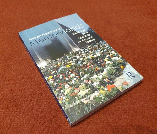 Memorylands - Heritage and identity in Europe today av Sharon Macdonald, som ny