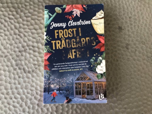 Frost i trädgårdskaféet av Jenny Clevström