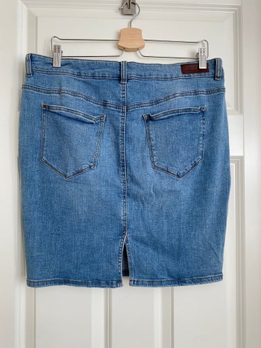 NY! Esprit Jeanskjol storlek 42