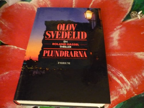 BOK, 2 STYCKEN BÖCKER, OLOV SVEDELID: PLUNDRARNA, JAN GUILLOU: TJUVARNAS MARKNAD