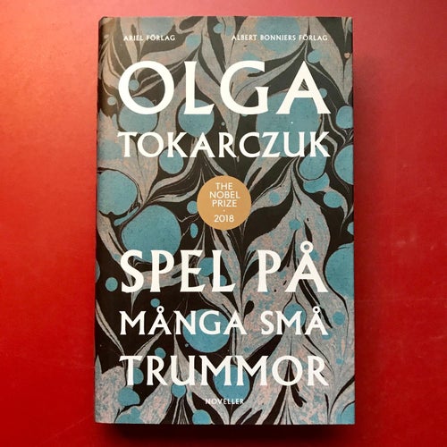SPEL PÅ MÅNGA SMÅ TRUMMOR Olga Tokarczuk 2019