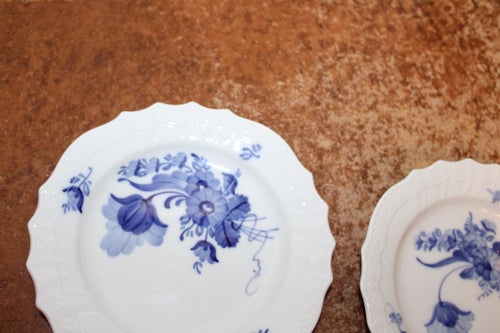 Kungl Dansk, Blå Blomster, 2 exklusiva handmålade assietter, nr 1625