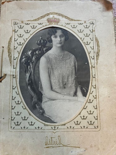 Kungligt minnesalbum från 1926 – Prinsessan Astrid / svensk kunglig historia