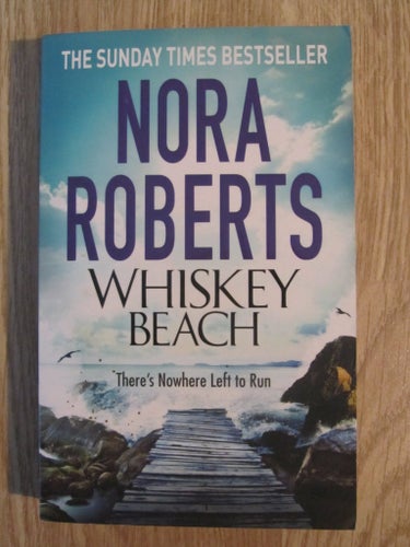 Whiskey Beach av Nora Roberts