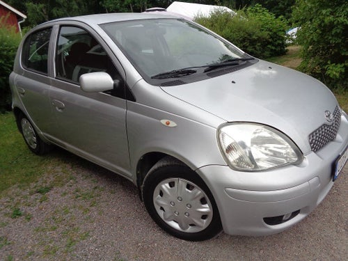 Toyota Yaris 5D 1.3 VVT-i 87 HK/BES. TILL JUNI -27/MVG/FINANS/INBYTE