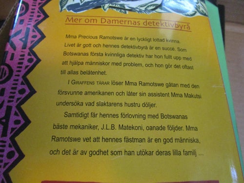 GIRAFFENS TÅRAR - ALEXANDER MCCALL SMITH - BOK