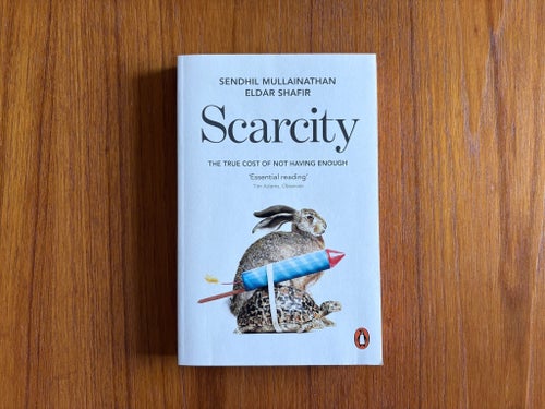Scarcity av Sendhil Mullainathan, Eldar Shafir, 2013