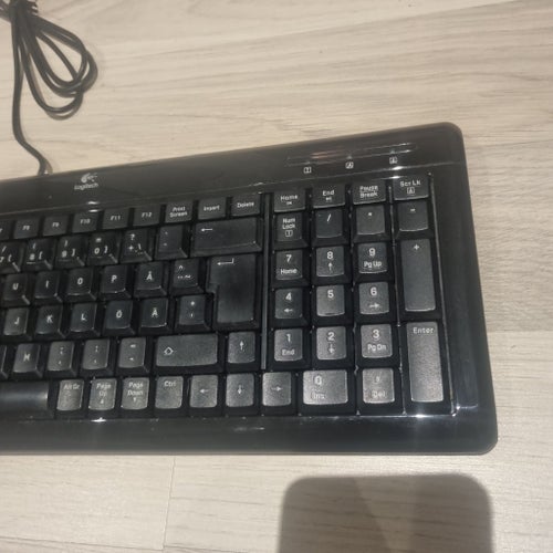 Logitech Ultra-Flat tangentbord