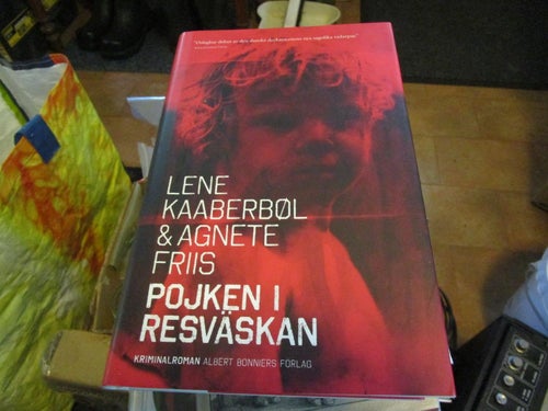 LENE KAABERBÖL & AGNETE FRIIS - POJKEN I RESVÄSKAN - INBUNDEN BOK
