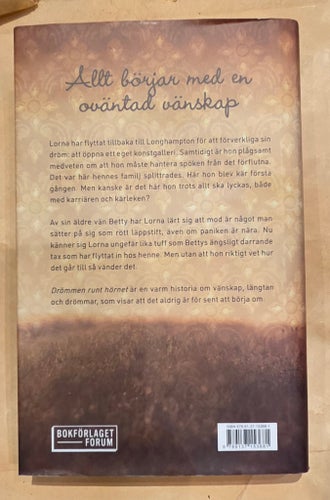 Drömmen runt hörnet - Lucy Dillon Inbunden