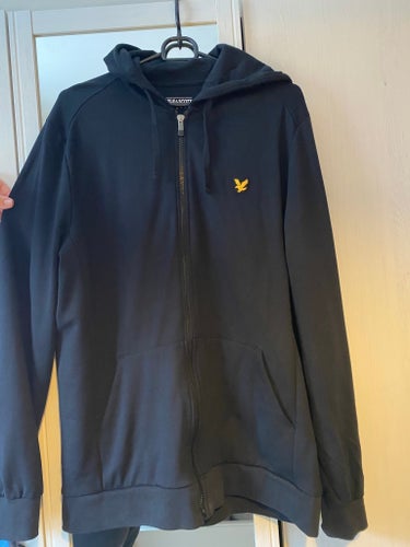 Helt ny Lyle & Scott svart hoodie, storlek L